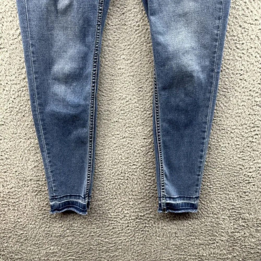 Denim Co Jeans Women's 8 Blue Light‎ Wash Denim Distressed Ankle Skinny Jeans